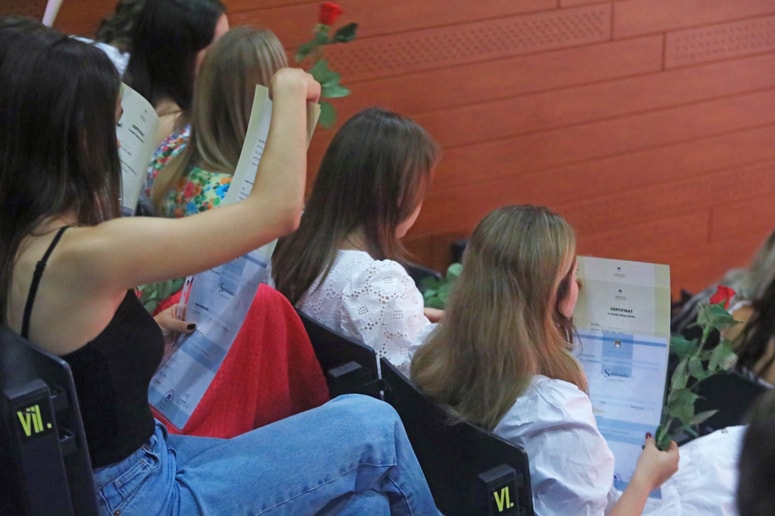 Uspeh na maturi ni le stvar prestiža, ampak dokazano vpliva na boljši prihodnji socialno-ekonomski položaj posameznika.​ 