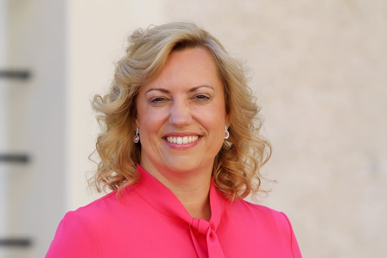 Dr. Urška Kežmah, predsednica sodnega sveta, ostro zavrača očitke o konfliktu interesov, obenem poudarja tudi, da sodni svet deluje kot kolektivni organ. ​