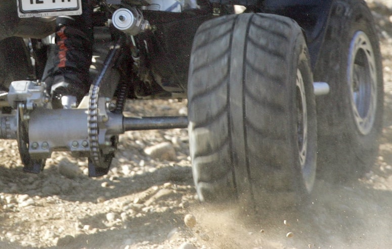 Štirikolesnik je vozil 62-letni moški. Fotografija je simbolična. 