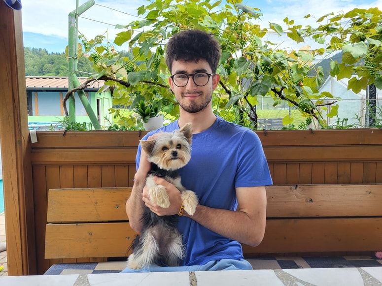 Na tekmovanju logike je vsako leto dosegel stoodstotni uspeh.  