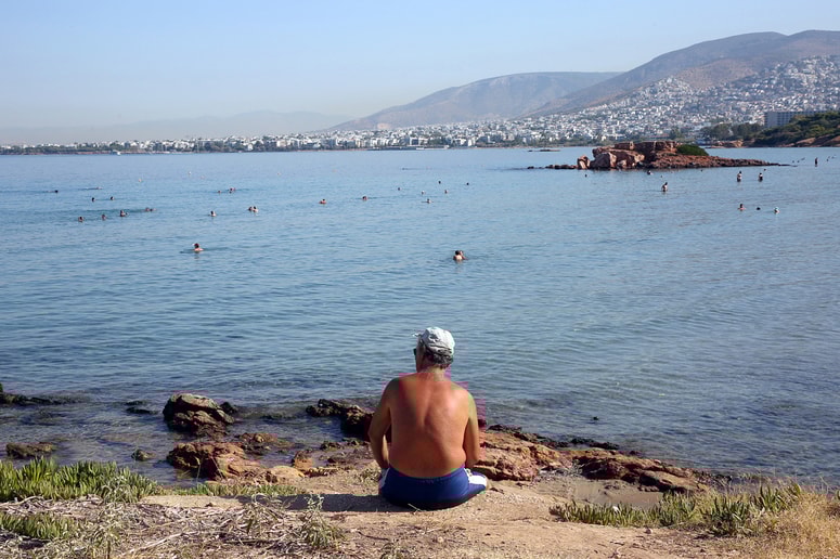 Glavna fotografija članka:Skok v hladno vodo v vročini je lahko tudi škodljiv. Kako deluje telo v prekomerni vročini?