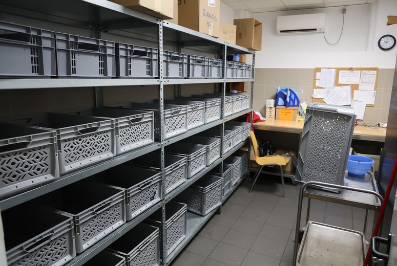 Skladišče hrane je prazno, ker so v minulih dneh izvajali deratizacijo. 