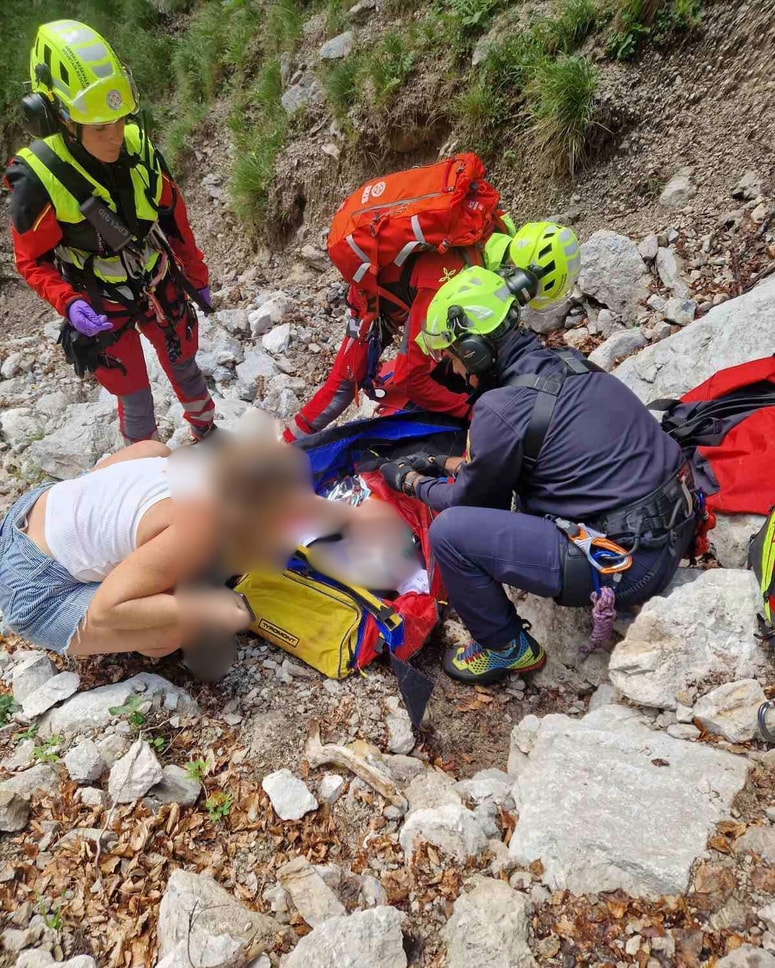 Pomoč poškodovanemu otroku pod Okrešljem