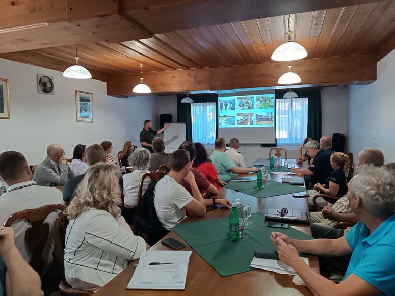 Posvet o posegih v vodotoke je ob obletnici poplav in svoji 70. obletnici delovanja pripravila Ribiška družina Ljubno ob Savinji.   