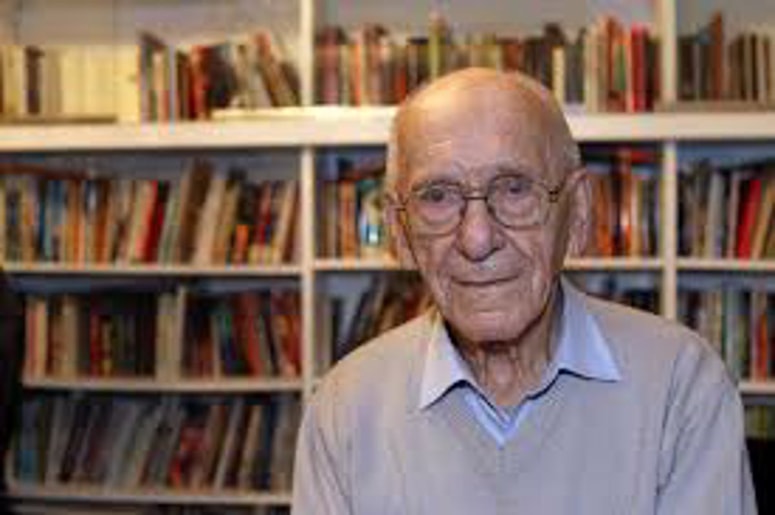 Leta 2002 je Roter prejel častni znak svobode Republike Slovenije za delo v dobro države.