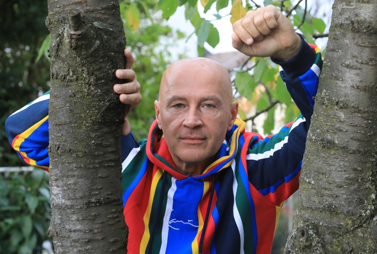 Miran Rudan je svojo vzponov in padcev polno življenjsko zgodbo prelil v film z naslovom Amen. 