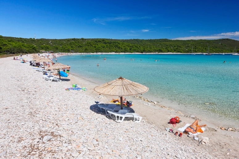 Čeprav sta sprva načrtovala le obisk Hrvaške na povabilo prijateljice, sta tukaj ostala. Fotografija je simbolična. 