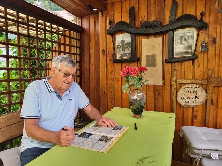 "Velikokrat je vodstvo krivo, da firmi ne gre. Ali je premalo angažiranosti ali pa premalo znanja," je prepričan Anton Bijol, častni občan Vuzenice. 