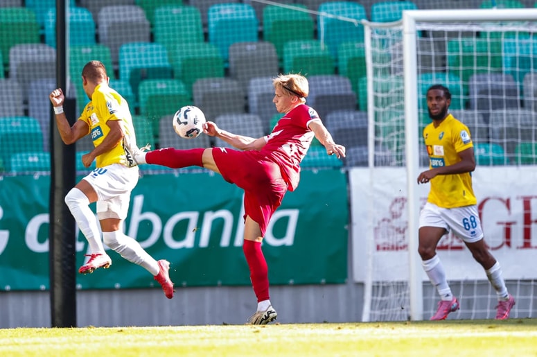 Glavna fotografija članka:Šport na TV