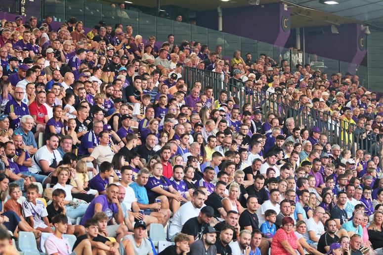 Kdor ima navijače, je malodane že avtomatsko kaznovan. 