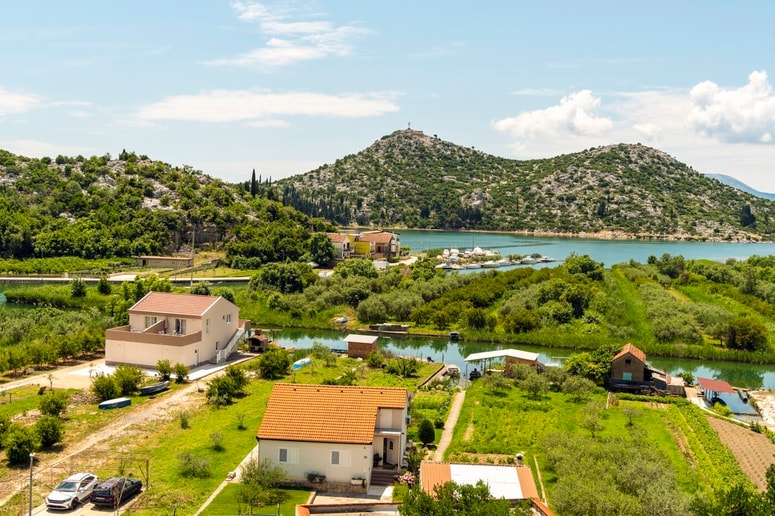 Glavna fotografija članka:V Rogotinu na Hrvaškem našli mrtvega dojenčka. Umrl naj bi v sumljivih okoliščinah