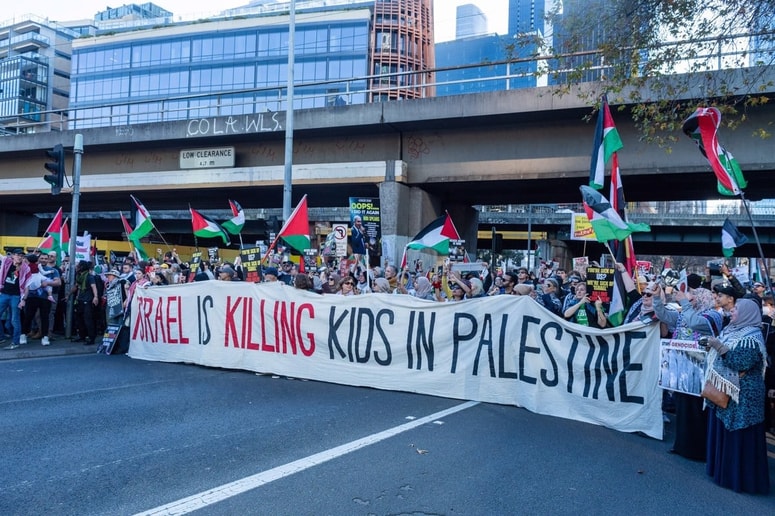 Premier je dodal, da bo Avstralija priznala pravico palestinskega ljudstva do lastne države in sodelovala z mednarodno skupnostjo.