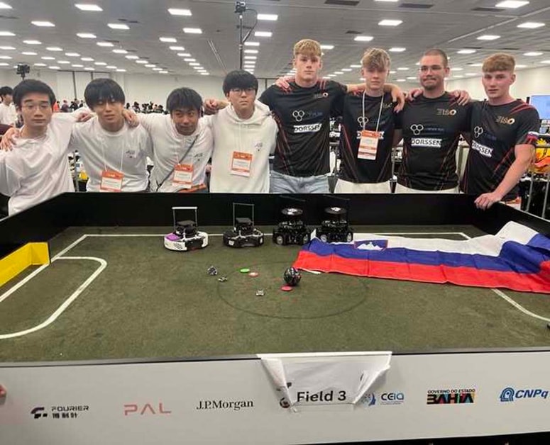 Ekipa Tehniškega šolskega centra Maribor je morala premoč priznati tudi ekipi iz Japonske, ki je na koncu stala na stopničkah. 