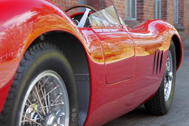 Glavna fotografija članka:Dragi avtomobili in prestižni dogodki: Bivša zvezdnica slovenskega resničnostnega šova ima danes "najbolj noro službo"