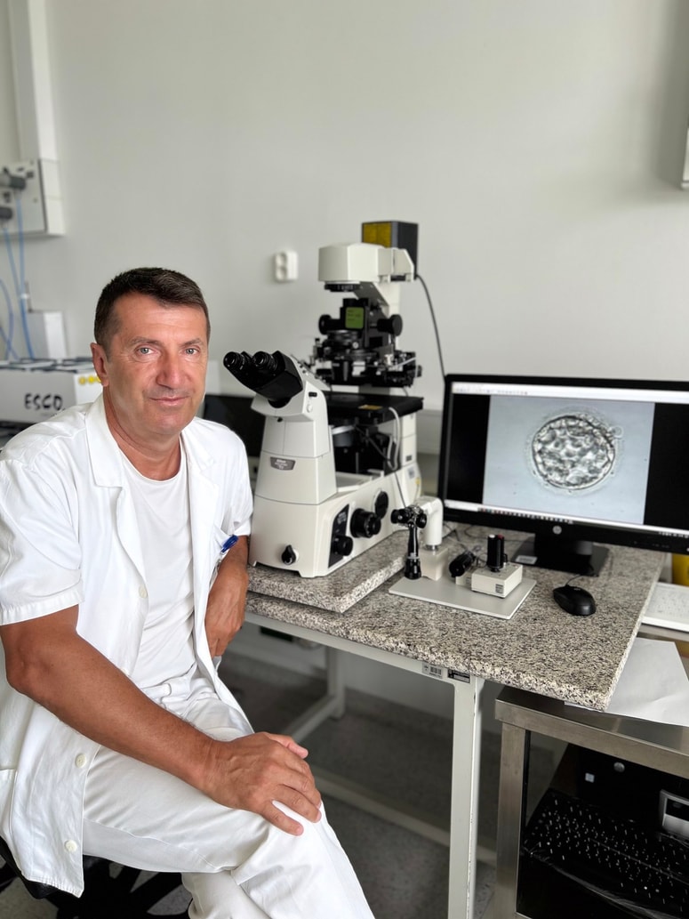 Borut Kovačič je vodja laboratorija za reproduktivno biologijo oddelka za reproduktivno medicino in ginekološko endokrinologijo UKC Maribor