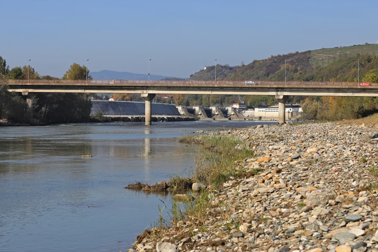 Glavna fotografija članka:(PISMO BRALCA) Še o Malečniškem mostu