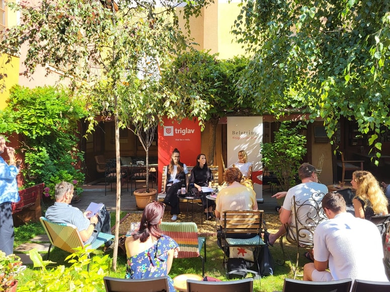 "Na svetu je trenutno več kot 60 oboroženih konfliktov. Pred 80 leti, ko sta se zgodila Hirošima in Nagasaki, smo velikokrat slišali besedi nikoli več. Pomembno je, da na to opozarjamo tudi s poezijo, čeprav poezija nikoli ni glasna," je pred festivalom dejala programska vodja Kristina Kočan.