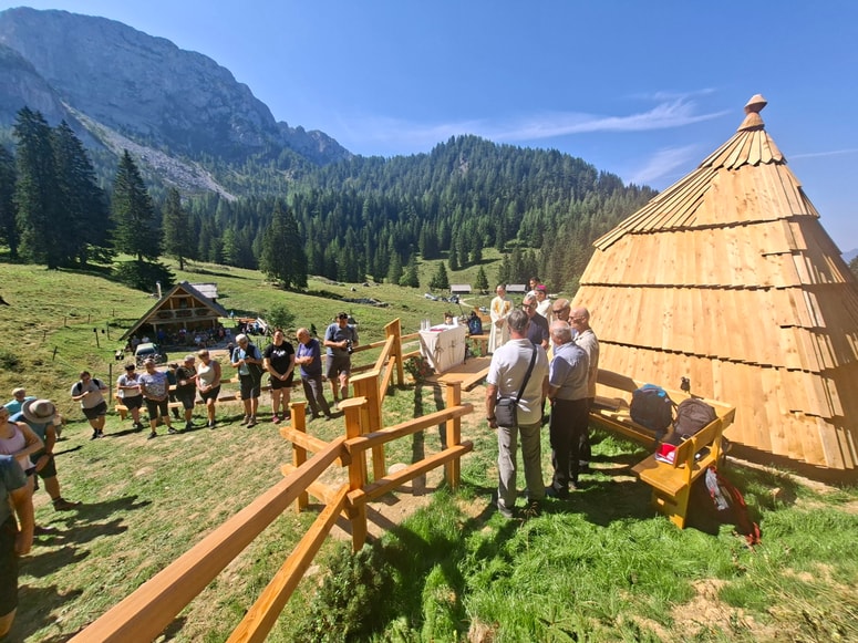 Raduha, zavetje spomina planincem na Grohatu 