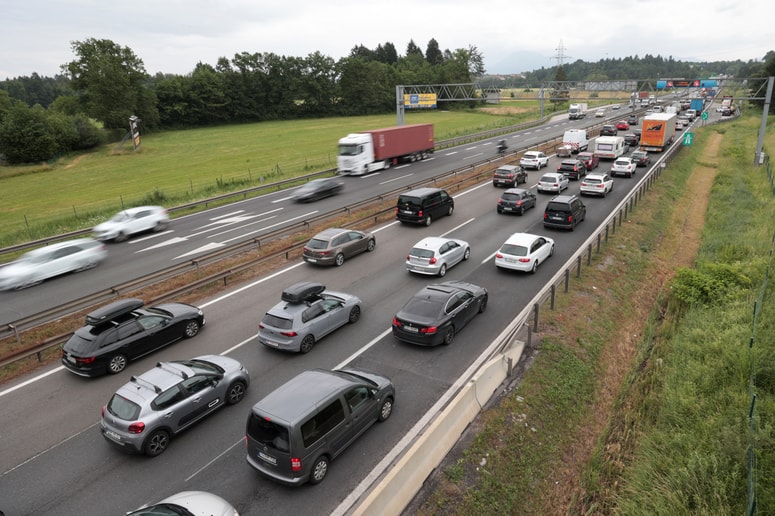 Glavna fotografija članka:Potrpežljivo, če se odpravljate na pot: Zastoje pričakujte na teh mestih 
