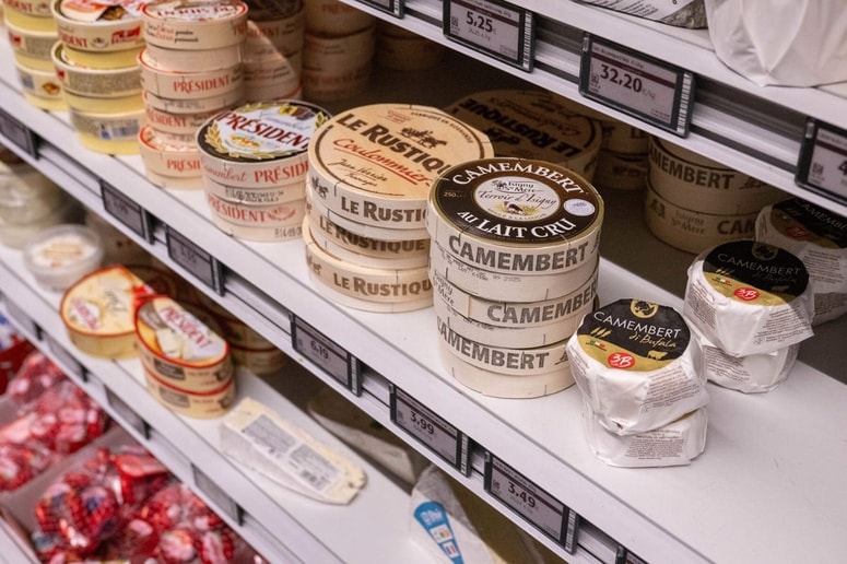 Glavna fotografija članka:Ne jejte teh sirov! Škodljiva bakterija vzela dve življenji in okužila več ljudi