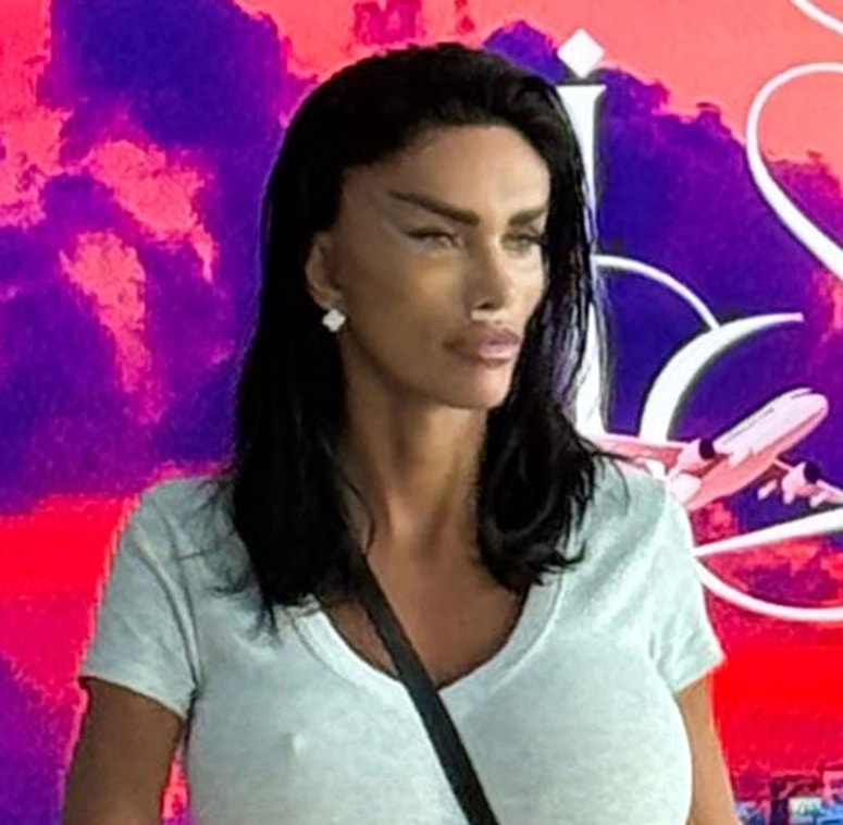 Glavna fotografija članka:(FOTO) Katie Price šla znova pod nož. Ali bo s tem kdaj zaključila in kaj so ji lepotni kirurgi tokrat popravili?
