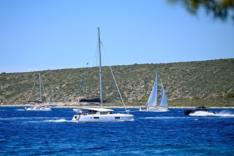 Glavna fotografija članka:Rajska obala na hrvaškem otoku ni več tako rajska: Poglejte moje telo po prihodu iz morja. Groza!