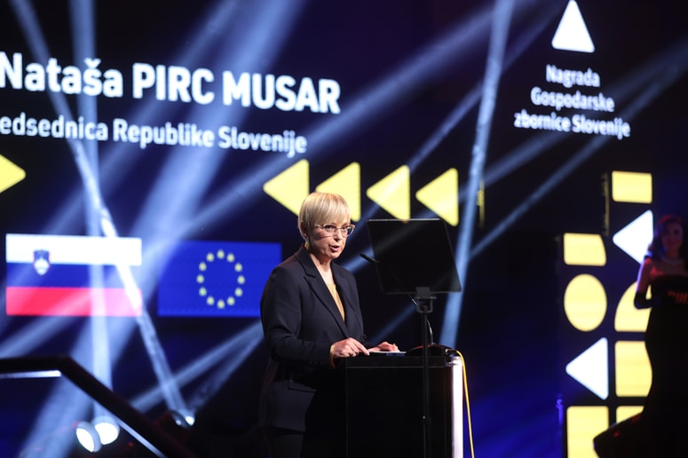 Odkar je predsednica republike, je helikopterski prevoz za službeno pot uporabila le trikrat, pravi Nataša Pirc Musar.