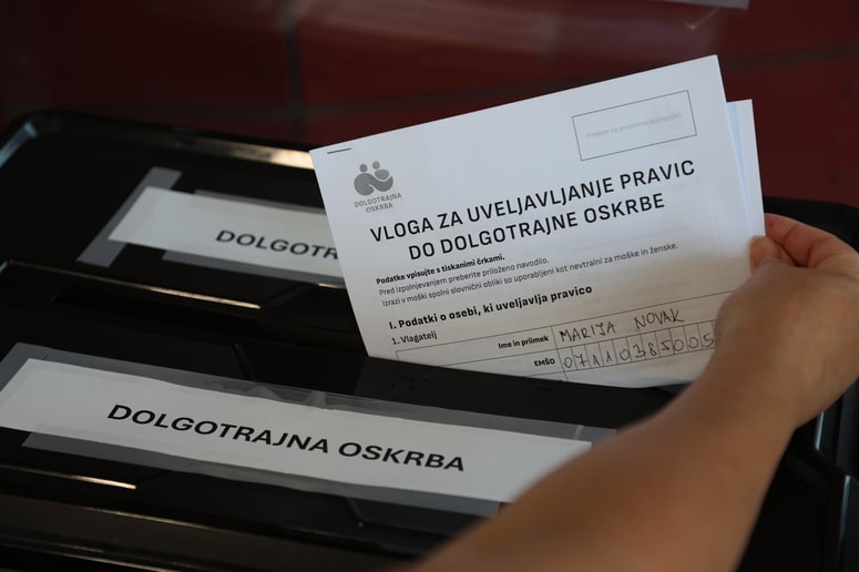 Zakon o dolgotrajni oskrbi je določil obvezno plačevanje prispevka za dolgotrajno oskrbo od 1. julija tako za delavce in delodajalce kot za upokojence.