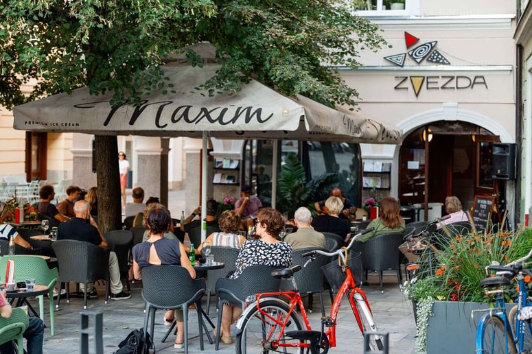 Dobra poezija ob dobri slaščici 