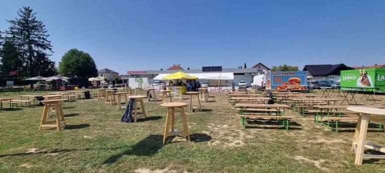 Šratovski gasilci, ki so ostali brez vseh sredstev na računu, so že čez nekaj dni s prodajo pijače na eni od glasbenih prireditev v Radencih ter s prostovoljnimi prispevki začeli zbirati denar, da si vsaj malo opomorejo od udarca. 