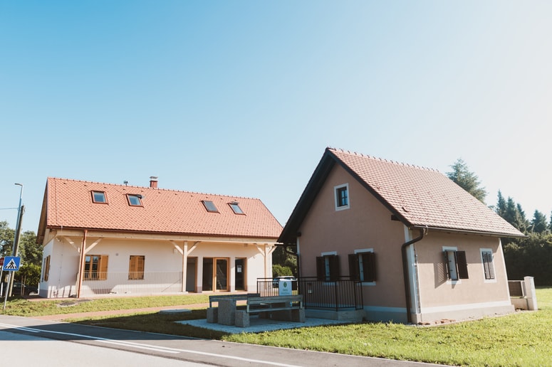 Lokalna skupnost Hajdina je v bližini mitrejev že pred 25 leti kupila zapuščeno posest, zdaj je obnova v zaključni fazi. 