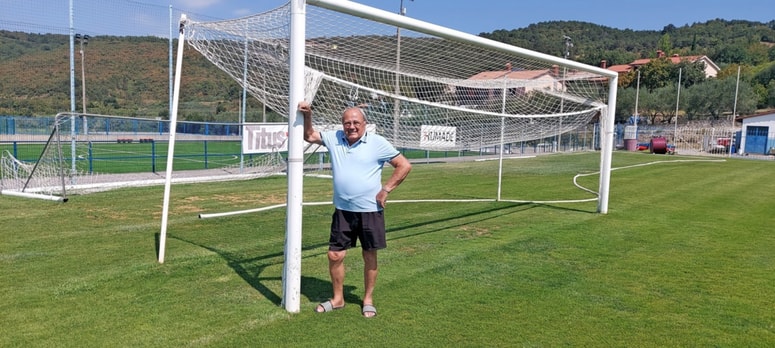 "Slovenski klubi preveč trgujejo z nogometaši iz tujine in premalo delajo z mladimi, kar se bo kmalu poznalo tudi pri kvaliteti," pove Karlo Emeršič.
