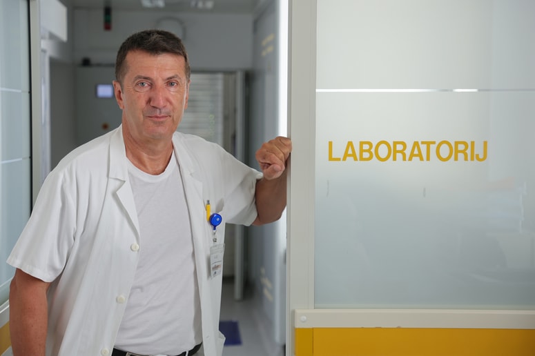 "Reproduktivna medicina je v resnici relativno neuspešna. Naša uspešnost v enem samem postopku IVF je pod petdesetimi odstotki, kar je sicer precej več kot v enem naravnem ciklusu."

