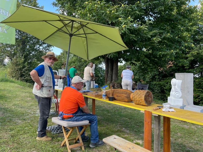 Kiparji najdejo v Halozah navdih za ustvarjanje. 