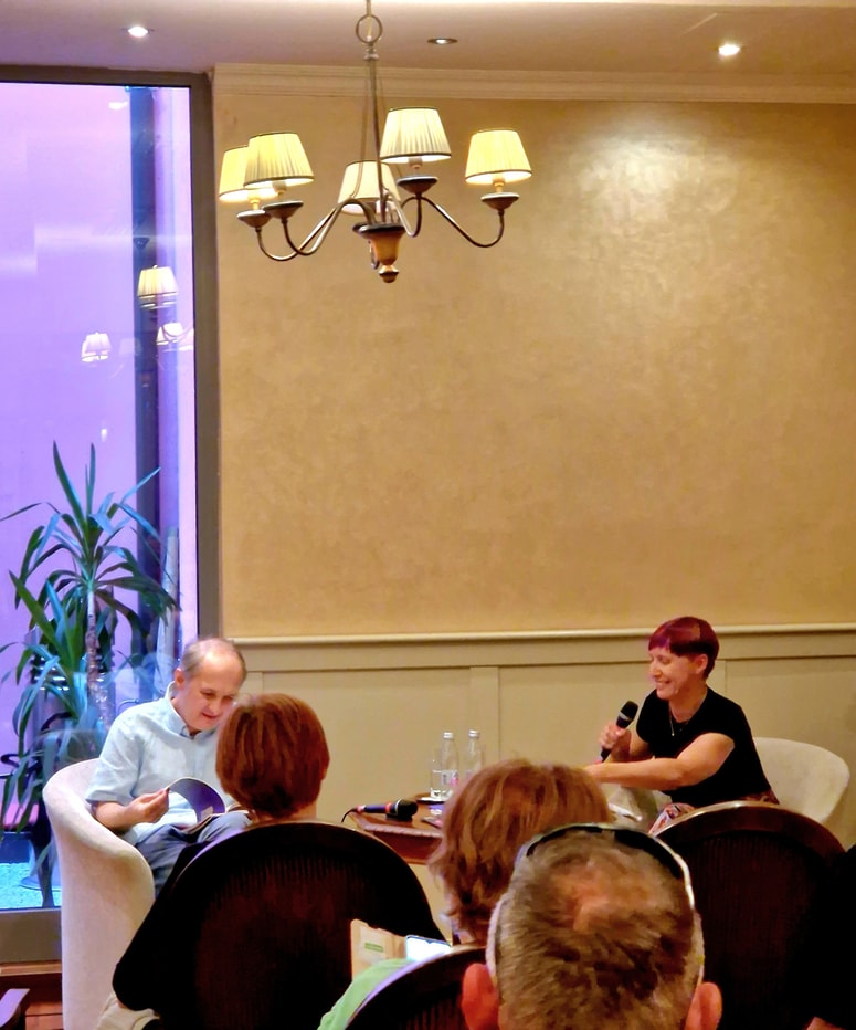 Gojko Božović in Petra Lesjak Tušek na pogovoru v hotelu Mitra 