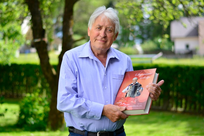 Franc Šegovc  je zase dejal, da ima "pavrško" glasbeno fakulteto, a je svoje skladbe zapisal tudi z notami, da jih bodo lahko igrali zanamci.

