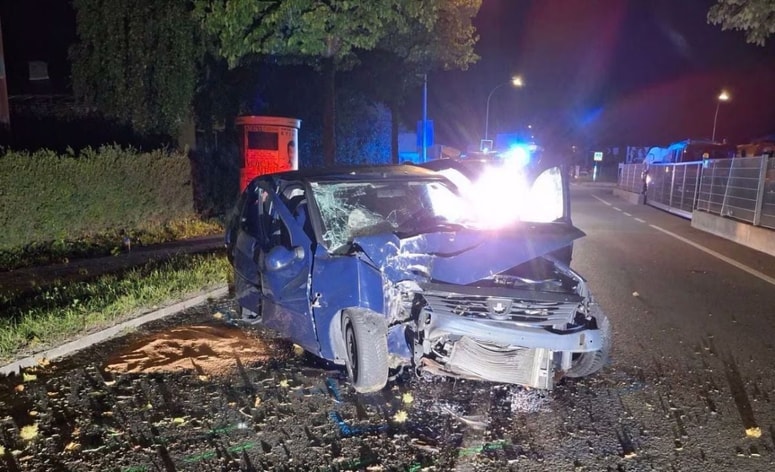 Glavna fotografija članka:(FOTO) 14-letnik prijatelje odpeljal na nočno vožnjo z maminim avtomobilom. Tako se je končalo ...