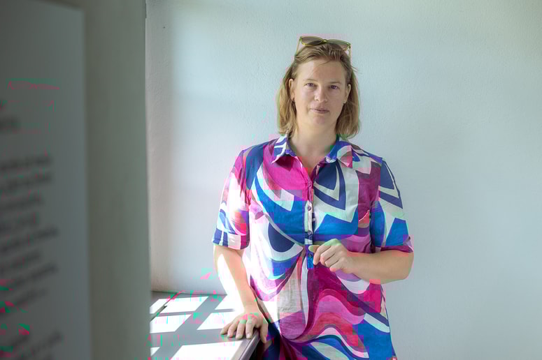 Umetniško vodenje Lutkovnega gledališča Maribor (LGM) je prevzela Nika Bezeljak, kjer bo soustvarjala program skupaj z letos imenovano direktorico Ksenijo Repina. 