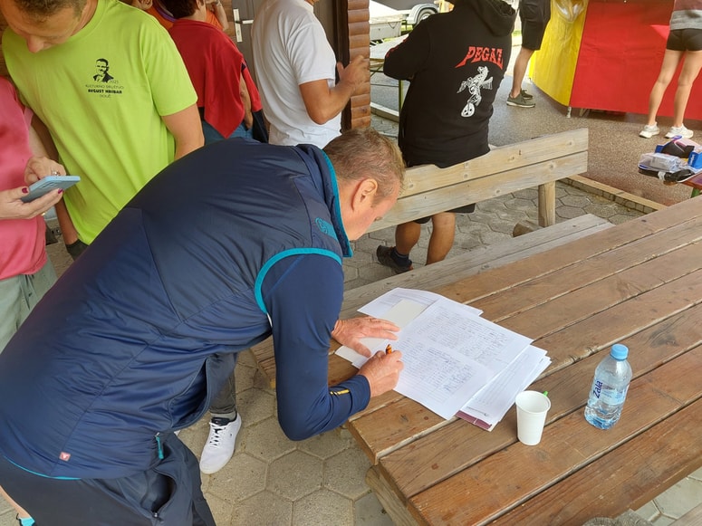 Zbiranje podpisov v vaški skupnosti Dolič. 