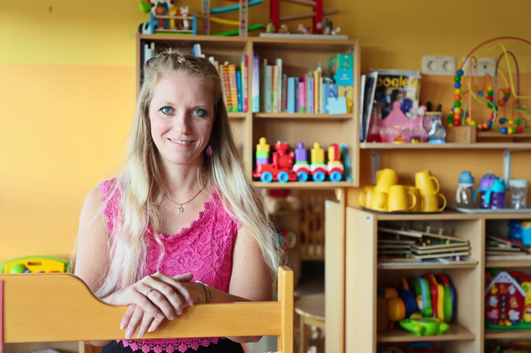 Natalija Bodner Šipek je vzgojiteljica in mama treh otrok. Pravi, da jo kljub izzivom, ki jih prinaša vzgoja, delo v vrtcu izpopolnjuje in da iz službe nikoli ne pride utrujena. 