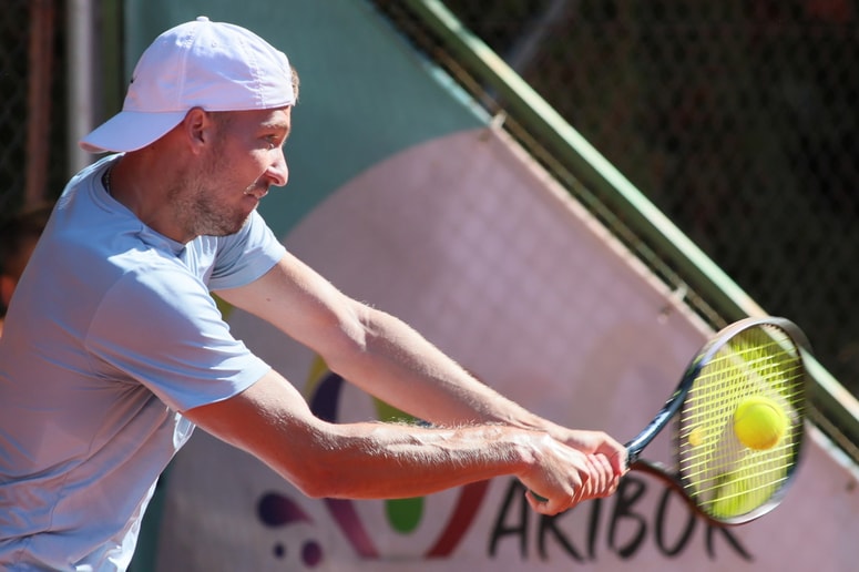 Mate Valkusz je presenetil na Branikovem turnirju. 