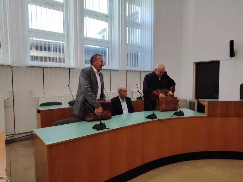 Janez Uplaznik krivdo zanika. 