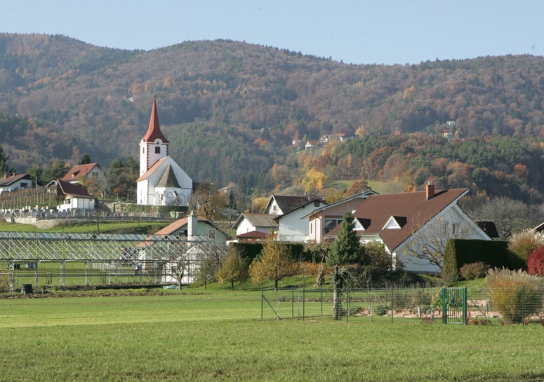 Razvanje se v zgodovinskih virih omenja prej kot Maribor. 