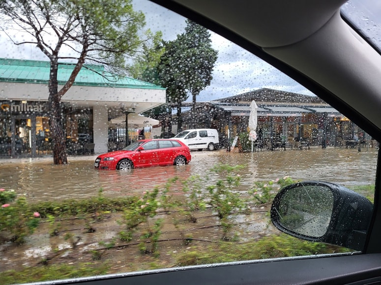 Nedavni prizor iz Portoroža. Meteorologi in hidrologi ravno za Obalo spet napovedujejo možnost obilnih padavin.
