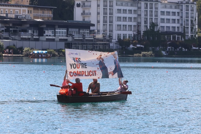 Protest nevladnikov v podporo Palestini na lanskem strateškem forumu na Bledu