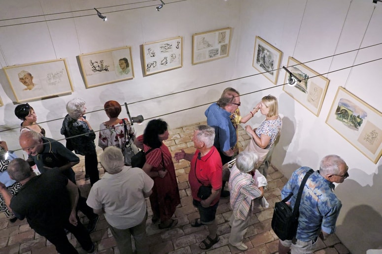 Odprtje razstave je bilo dobro obiskano. 