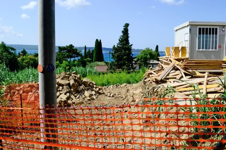 Dela na zemljišču Stanka Gaberca so bila še nedolgo tega v polnem teku. 