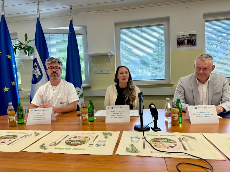 Župan Tilen Klugler, direktorica Marjeta Vaupot in strokovni vodja Miha Lavre v luči prizidka k zdravstvenemu domu napovedujejo sodobnejšo in dostopnejšo oskrbo.