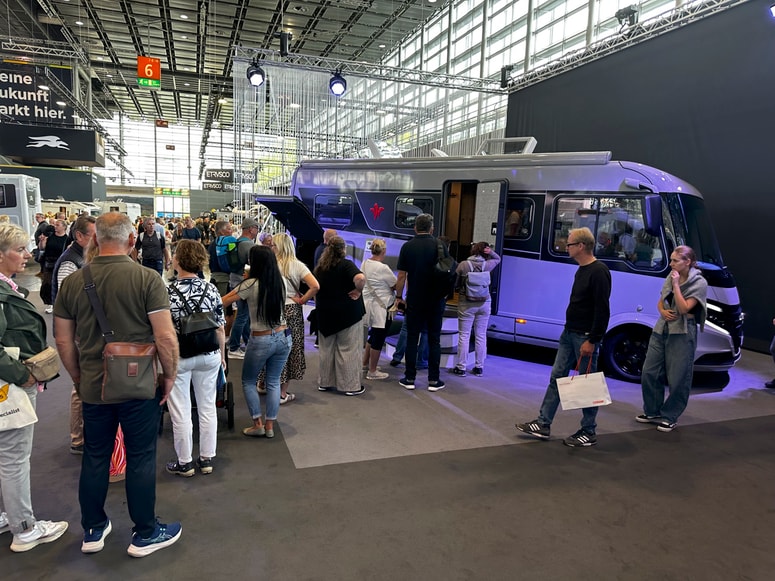 Zanimanja je veliko, vrste ob koncu tedna so bile dolge, še najbolj pri znamki Niesmann+Bischoff. 