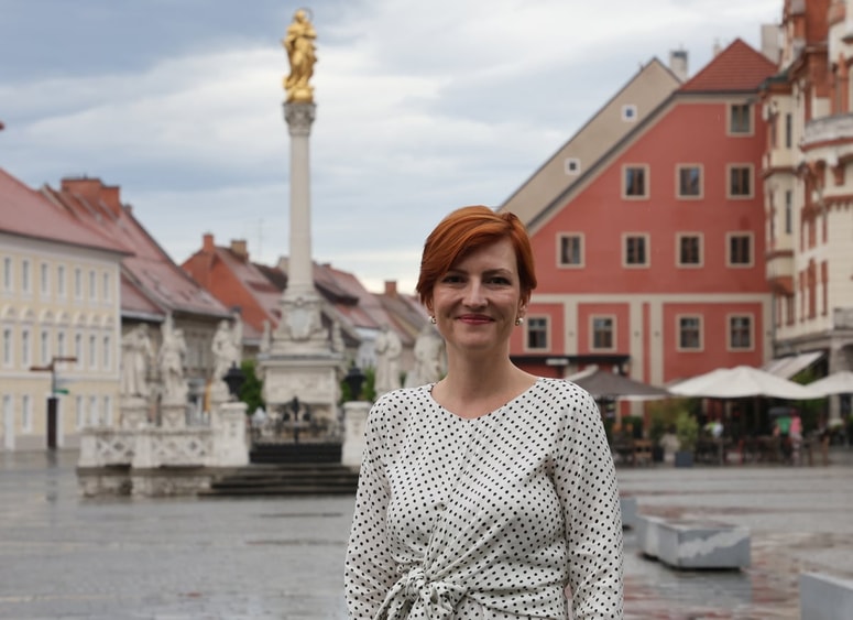 "Življenje se ni čudežno poenostavilo in tudi sicer večino stvari še vedno urejam sama," pravi Asta Vrečko.